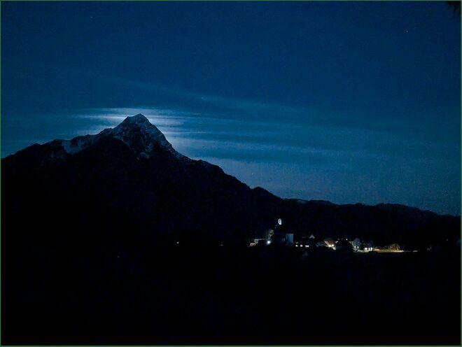 . . . ein heller Vollmond . . . .