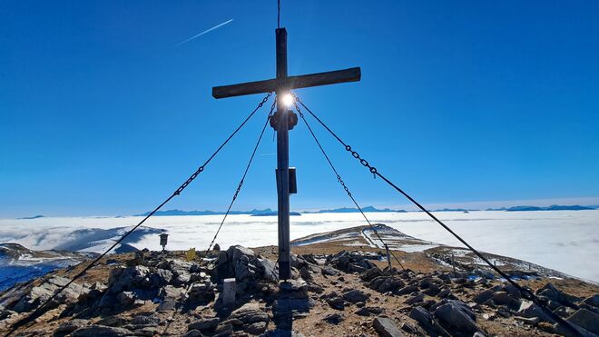Traumgipfel über dem  Nebelmeer