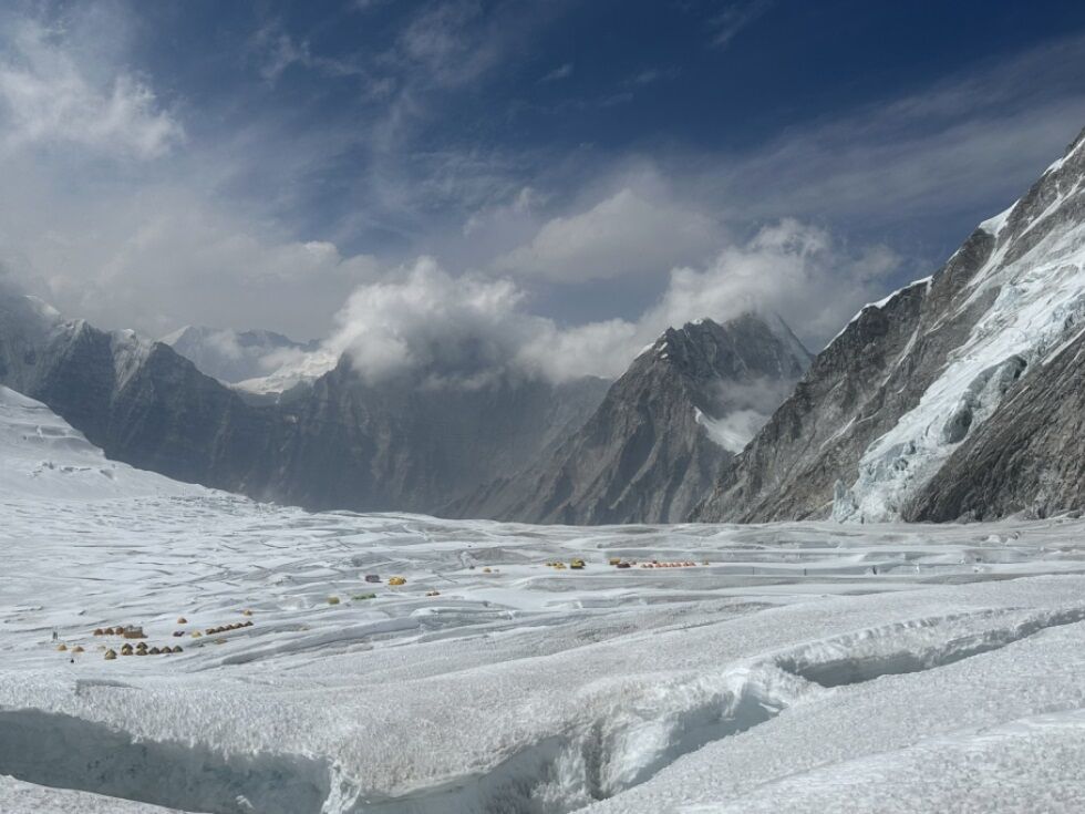 350 Touristen von Mount Everest gerettet