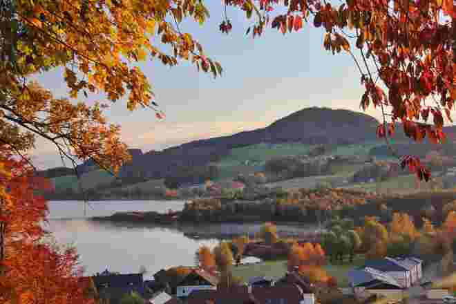 Obertrum mit herbstlichem Rahmen