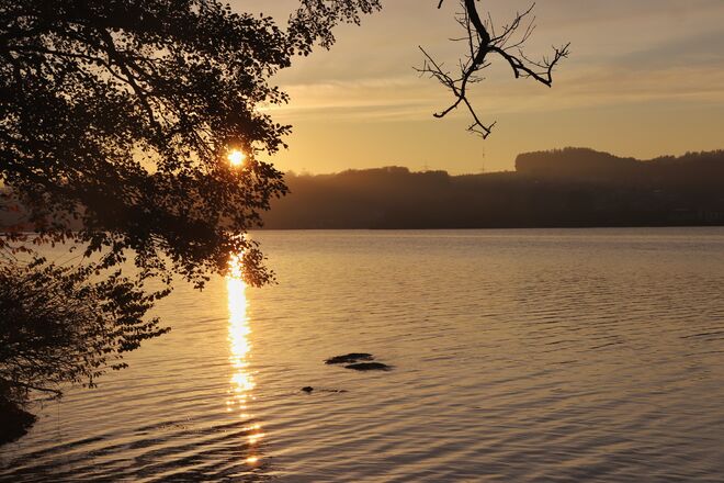 Ein einzelner Sonnenstrahl reicht aus um viele Schatten zu vertreiben