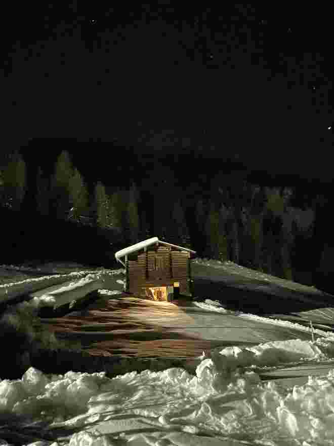 Hütte mit Sternenhimmel