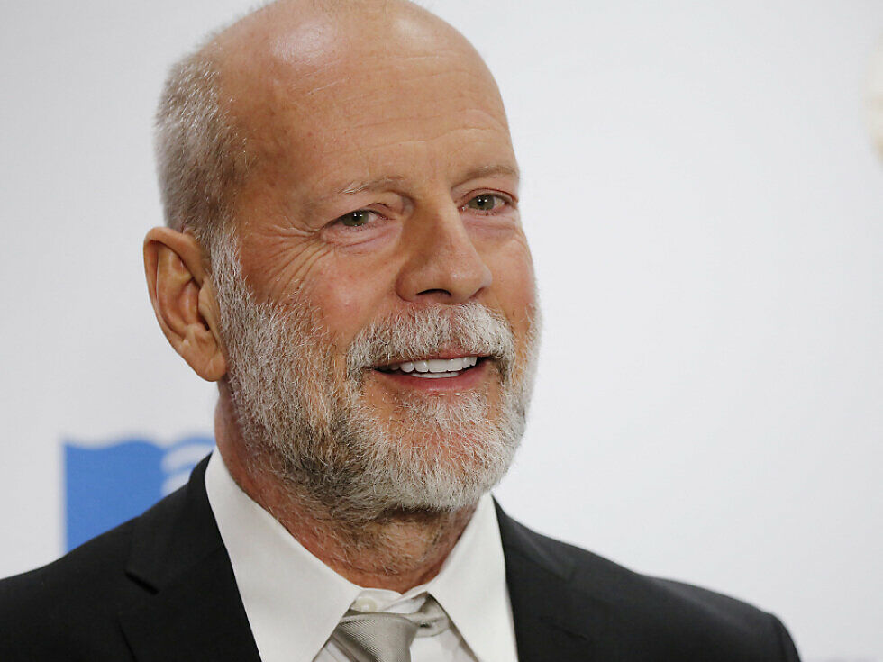Bruce Willis’ Ehefrau schrieb Pflege-Ratgeber zu Demenz: „Wir verließen die Arztpraxis mit nichts. Keine Hoffnung, kein Behandlungsplan, kein Weg nach vorn“