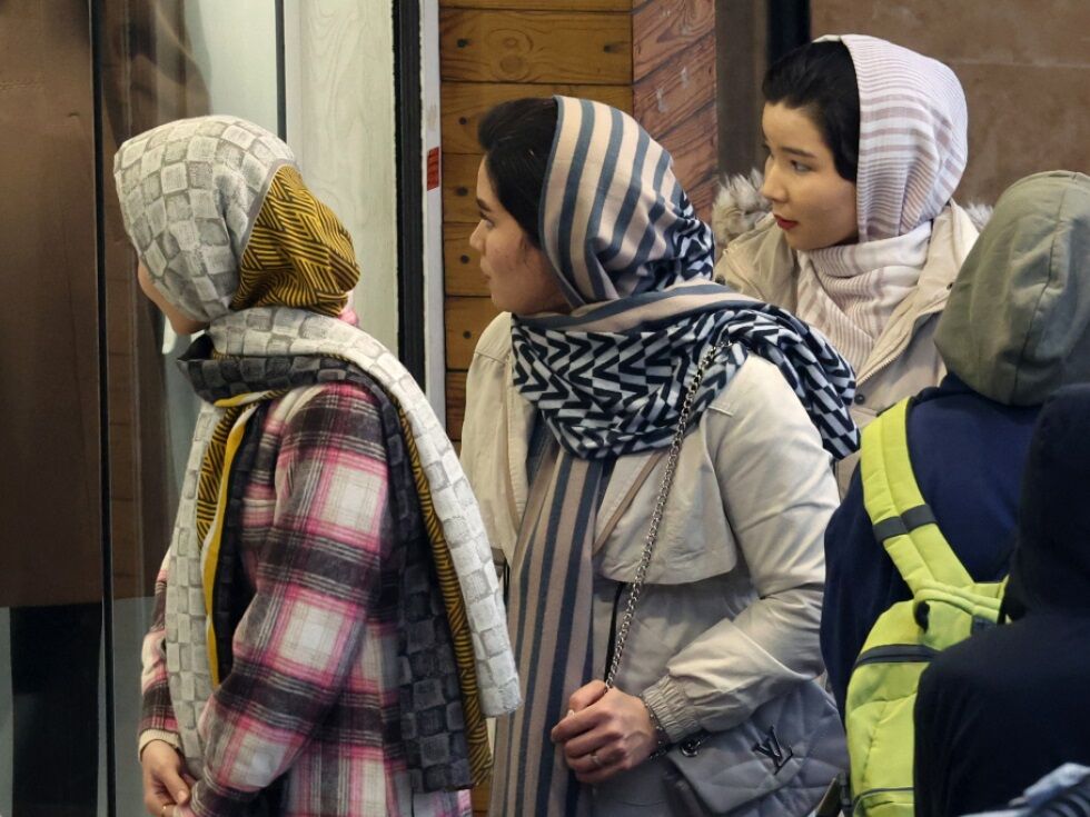 80.000 neue Sittenwächter für Kopftuch-Kontrollen in Teheran