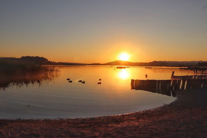 Sonnenaufgang im Strandbad Seekirchen