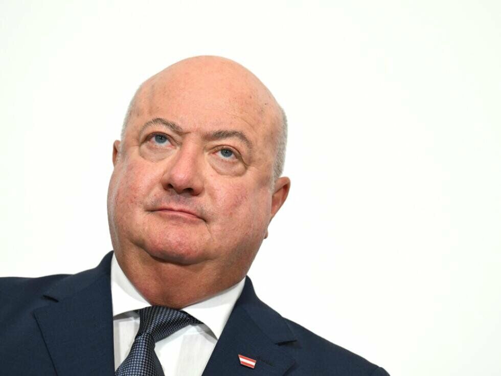 Kancler Stocker po operaciji hrbta odpuščen iz bolnišnice