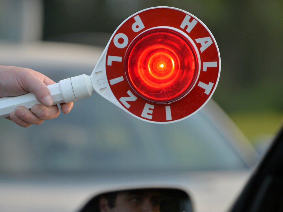 Betrunkener Kärntner rast Polizei mit fast 200 km/h davon