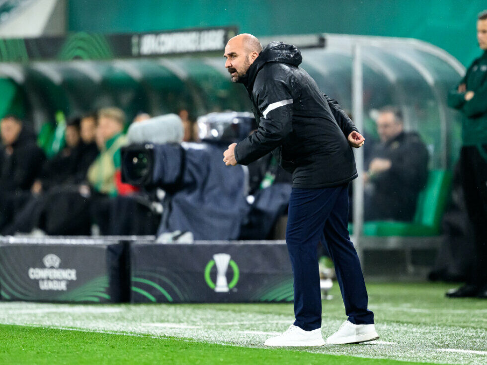 Trainer bricht während Spiel in Serbien zusammen und stirbt