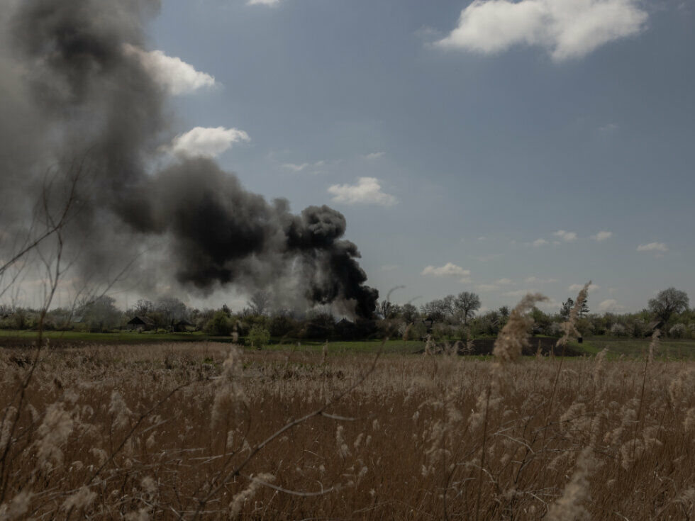 V vzhodni Ukrajini potekajo boji, v ruskem Volgogradu ubit en človek v napadu z dronom