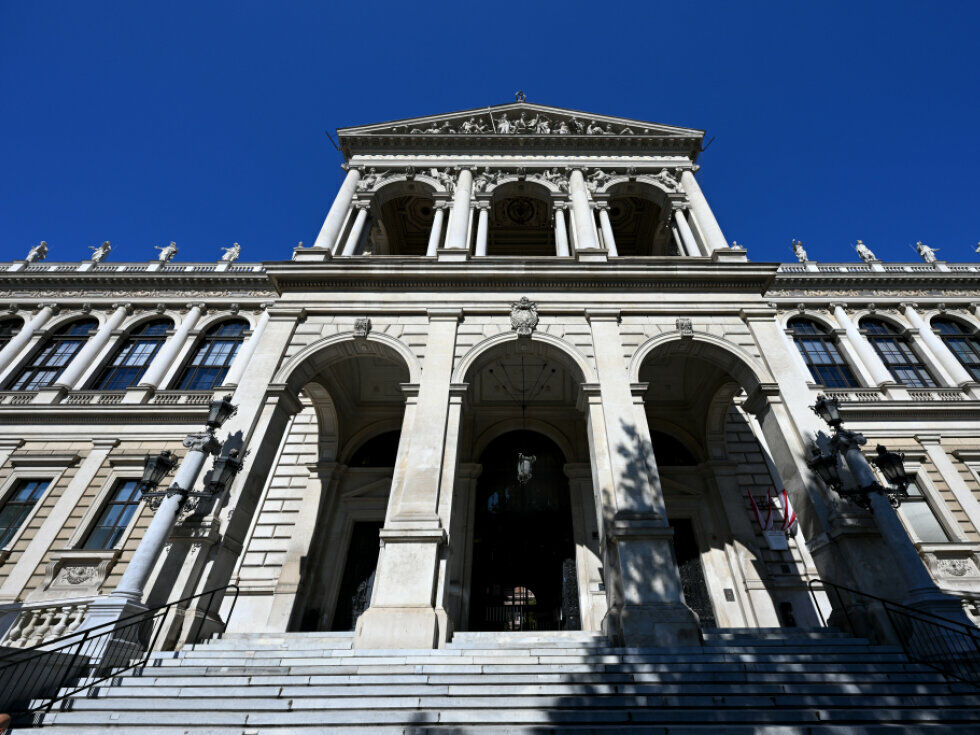 Mikl-Leitner in Wallner zahtevata pravico do promocije za visoke šole v Avstriji