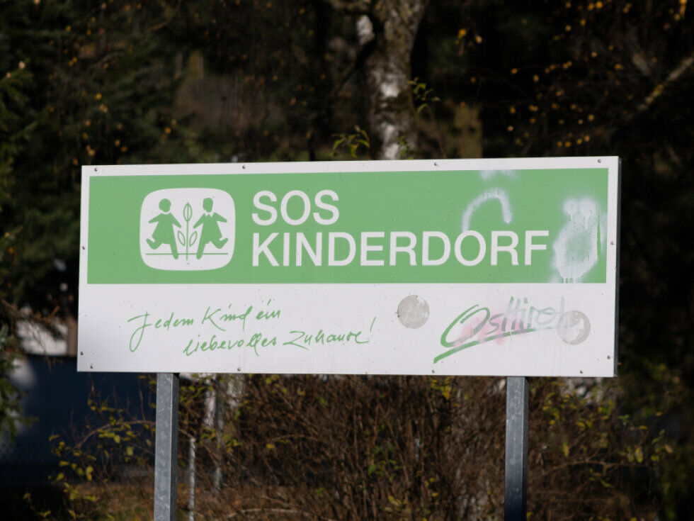 Zaradi suma zlorab v Nepalu preiskovali dolgoletnega predsednika SOS-Kinderdorf Helmuta Kutina