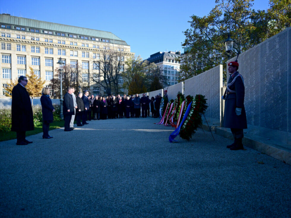 Gedenken an Opfer der Novemberpogrome bei Namensmauer