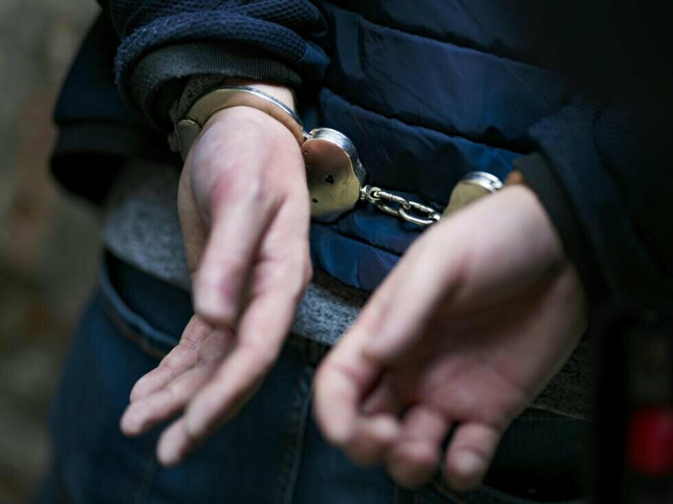 Duo attackiert Buschauffeur im Bezirk Baden mit Säure