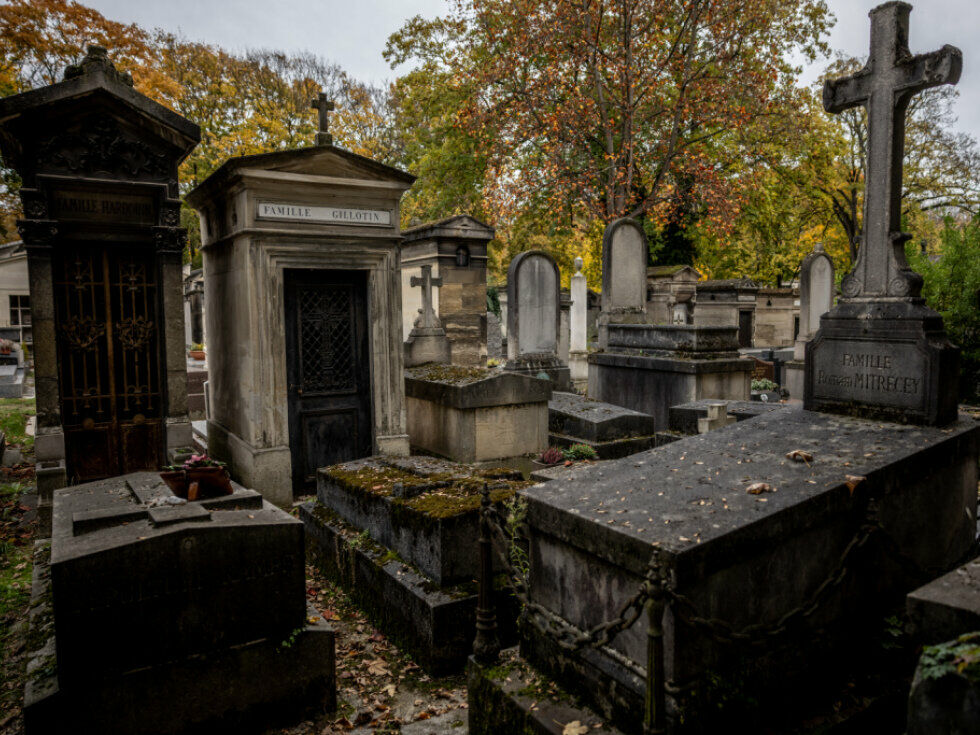 Pariz z loterijo oddaja zgodovinske grobove na znanih pokopališčih