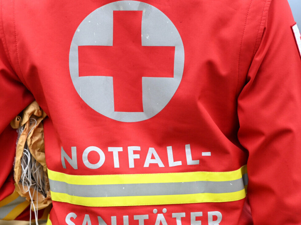 Mutter überfährt ungewollt Einjährige in Einfahrt - tot