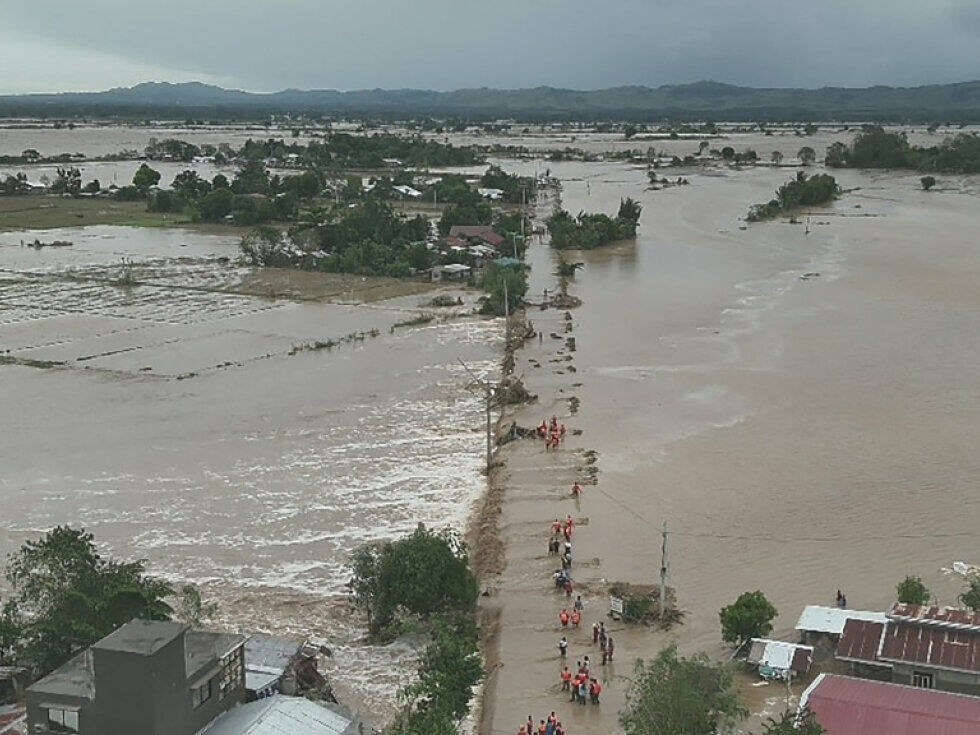 Abgeschwächter Taifun "Fung-wong" dreht von Philippinen ab