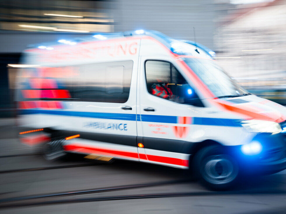 Radler in Wien nach Kollision lebensgefährlich verletzt