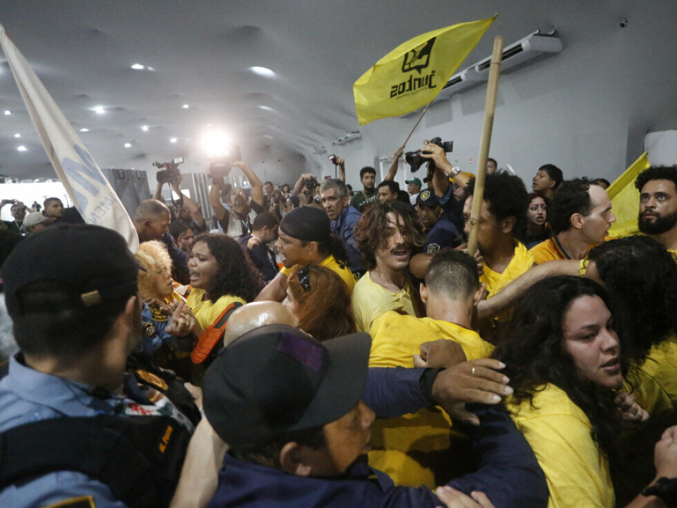 Indigene Aktivisten stürmen Gelände der Klimakonferenz