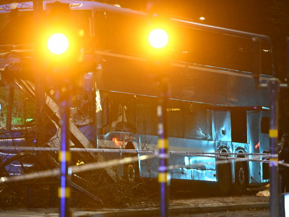 Drei Tote und mehrere Verletzte nach Buscrash in Stockholm