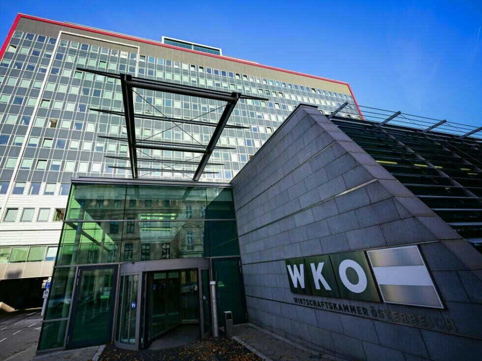 FPÖ in NEOS zahtevata umik povišanja prejemkov v Gospodarski zbornici Avstrije