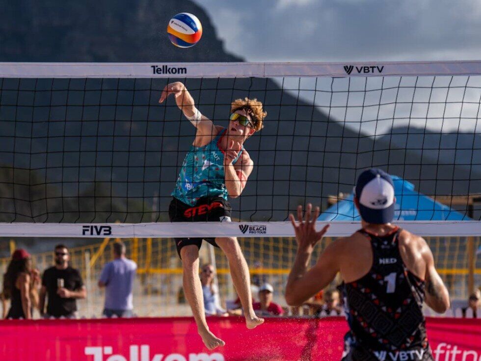 Avstrijski moški dvojici uspešno skozi vmesni krog svetovnega prvenstva v odbojki na mivki