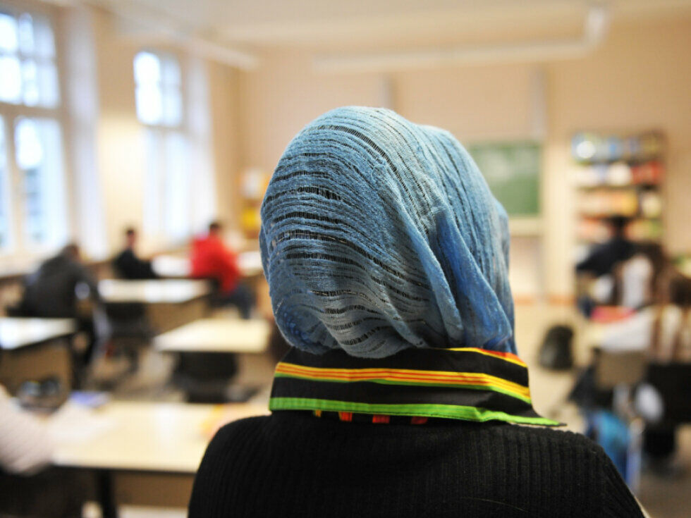 Avstrijski minister Wiederkehr predložil zakon o prepovedi naglavnih rut brez "načrta B"