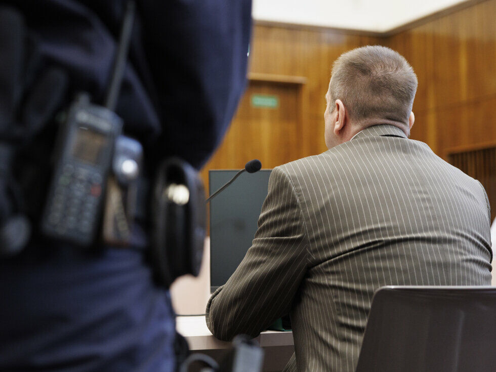 Steirski bombni napadalec na Jehovove priče ostaja v zaporu doživljenjsko