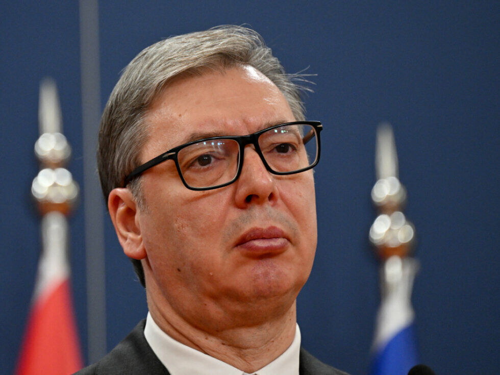 Vučić zavrača obtožbe o vojnih zločinih v Bosni