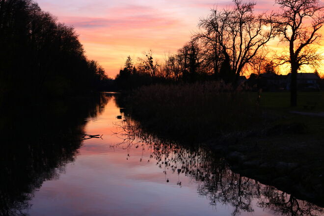 "ES WIRD NACHT IM TAL"