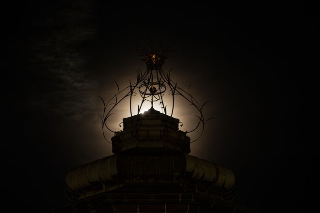 Standesgemäß wurde die Armillarsphäre