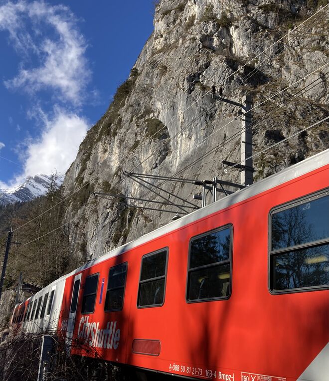 Der Zug hält in Pürgg