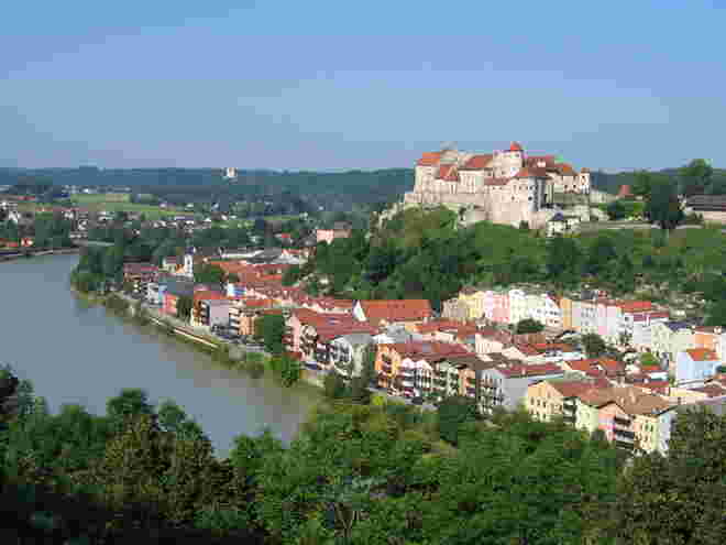 Burg und Stadt