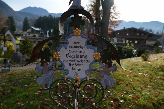Ein Friedhof zum schmunzeln ...