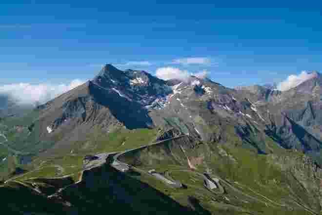 Von der Edelweiß - Spitze . Blick auf die Fuscher- Lacke, Brennkogel auch Goldberg genannt.