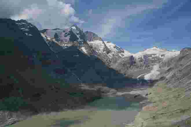 Seine Majestät der Großglockner taucht aus dem Wolkenmeer auf...
