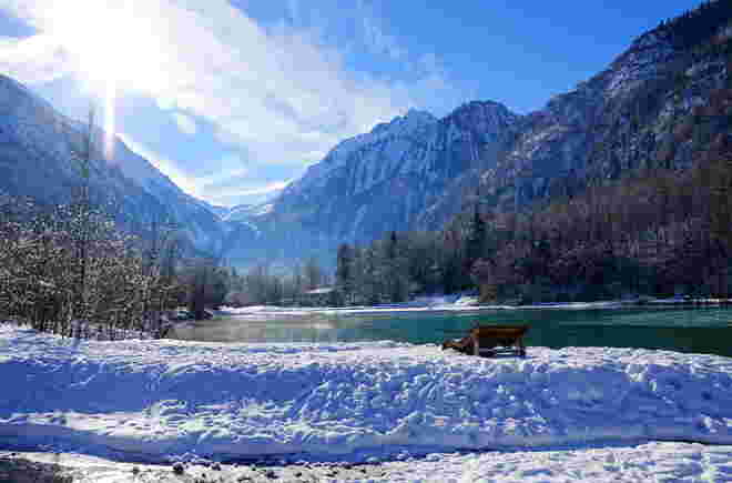 Landschaft in blau-weiß-türkis