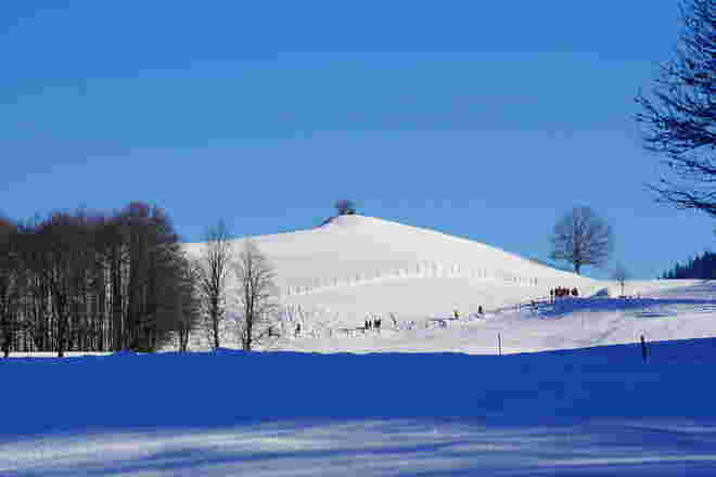 Bei Schönwetter ein beliebtes Wander/Spaziergängerziel: der Kühbühel 875 m