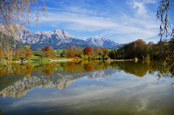 Der Herbst in seiner schönsten Farbenpracht - am Ritzensee mit Spiegelung vom Steinernen Meer