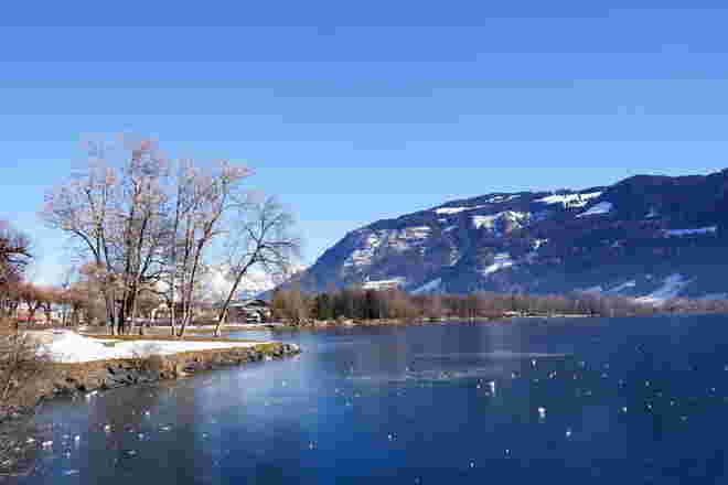 Hauchdünnes Eis am Nordufer vom Zeller See