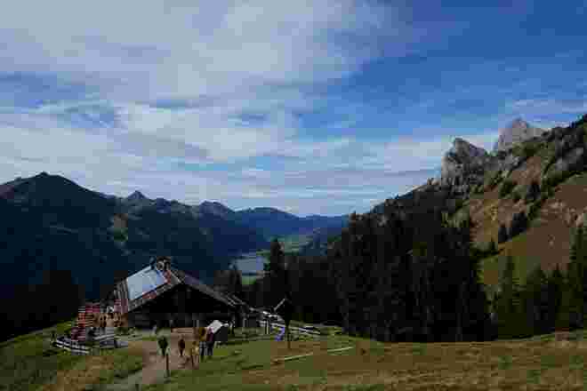 Schneetalam im Hintergrund der Haldensee