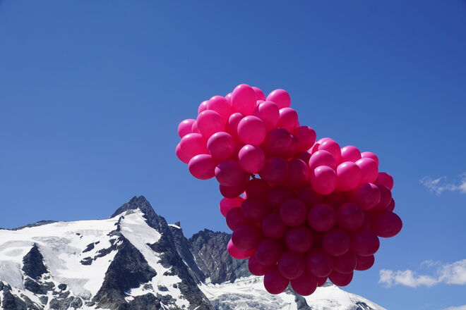 Ballonstart auf der Franz Josefs Höhe anläßlich der Ausstellungseröffnung 150 Jahre Frauen am Großglockner