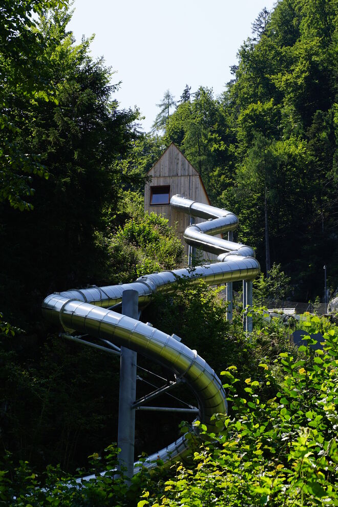 Eine Rutsche für die Kinder - eine neue Attraktion am Kniepaß 