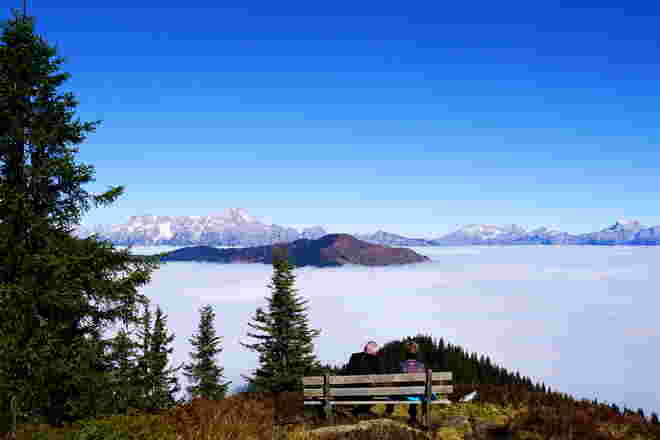 Ein Bankerl zum Geniessen - unterhalb der Nebel und oben herrlicher Sonnenschein