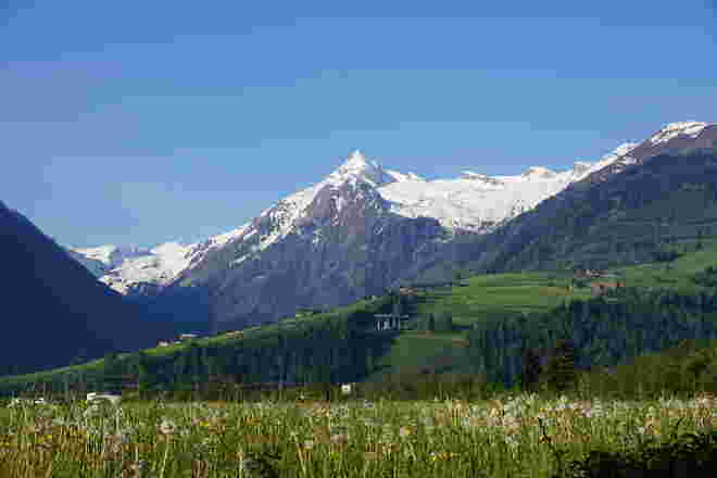 Zur Freude der Schifahrer gibt es noch genug Schnee am Kitzsteinhorn