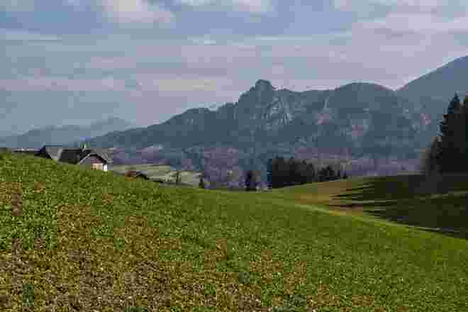 Ein Blick auf den Nockstein und den 380 KV Strommasten