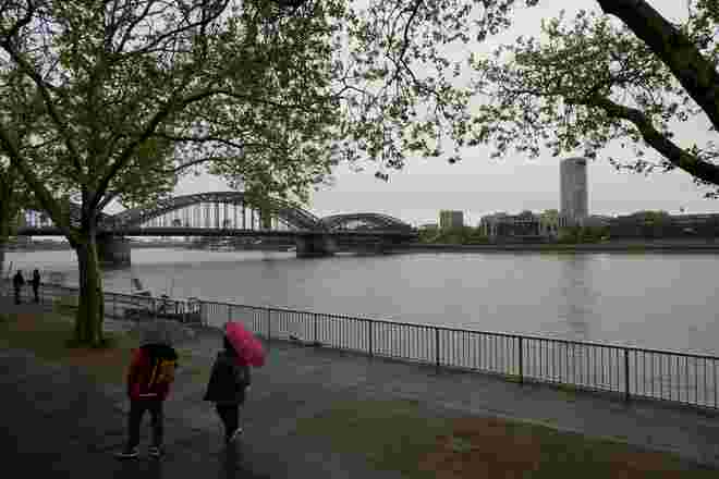 Ein Regentag am Rhein 
