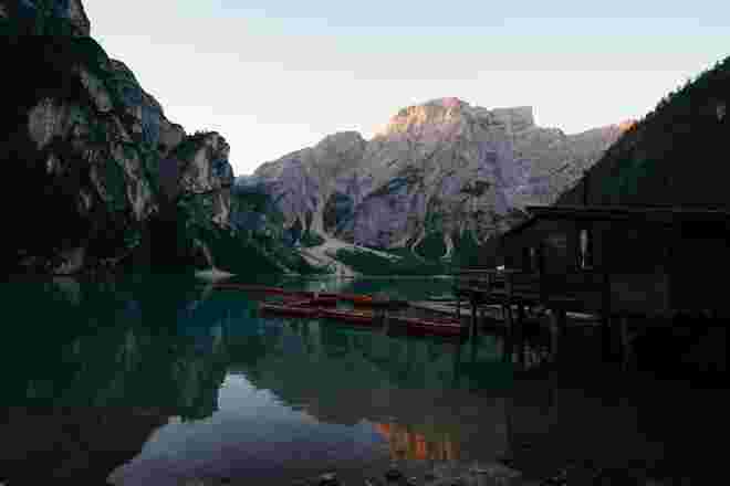Bootskette im Pragser Wildsee