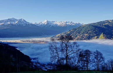 Die ersten Sonnenstrahlen über dem Nebelmeer