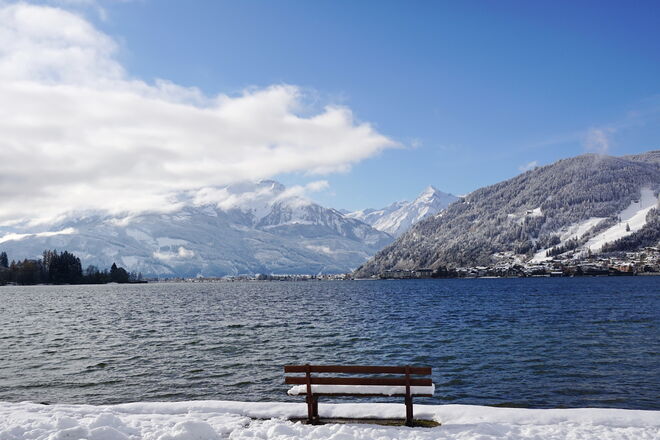 Bereits zu kalt zum Niedersetzen - aufziehende Föhnstimmung am Zeller See
