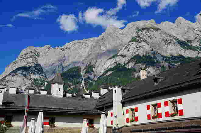 Bergblick vom Innenhof der Burg Hohenwerfen